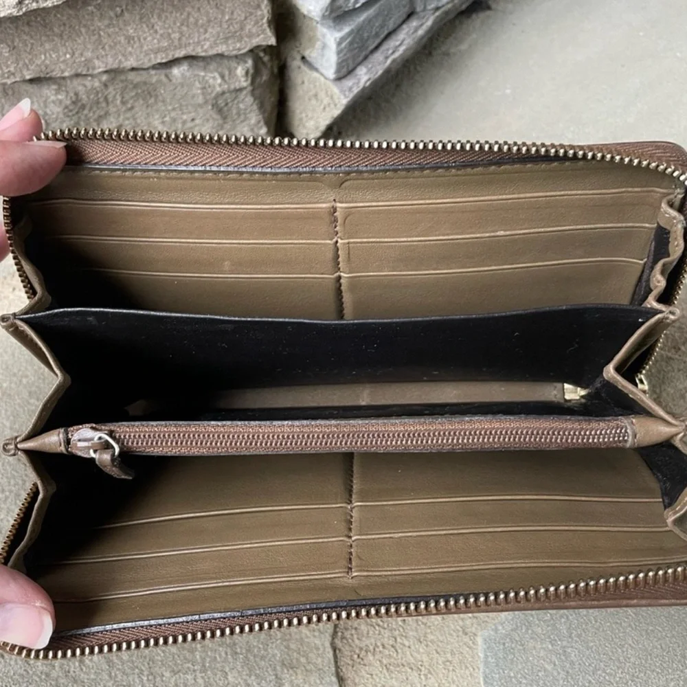 Gucci GG Brown Leather Zip Around Wallet - Picture 4 of 6